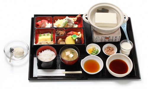 【かわせみ本舗】柿田川百年水豆腐と松花堂弁当